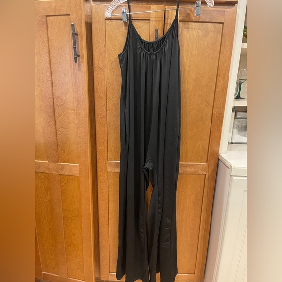 jump chic Pants - Jump Chic Ultinate flowy Jumpsuit black size XL with pockets!